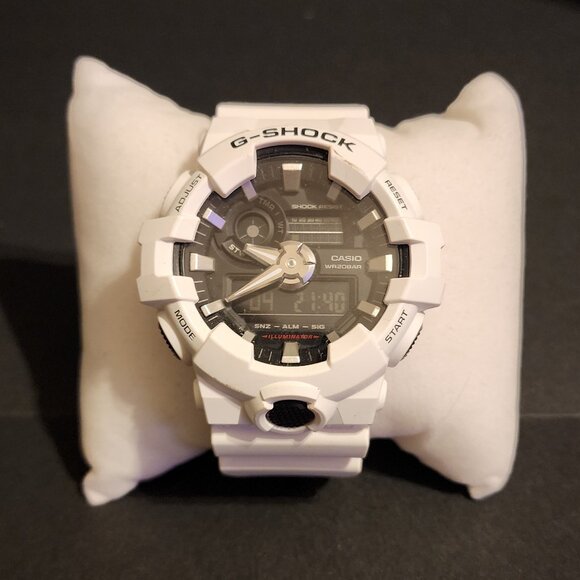 Casio G Shock GA 700 White in NWOT condition - Picture 1 of 11